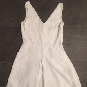 White linen dress, simple but cute.(with pockets:)